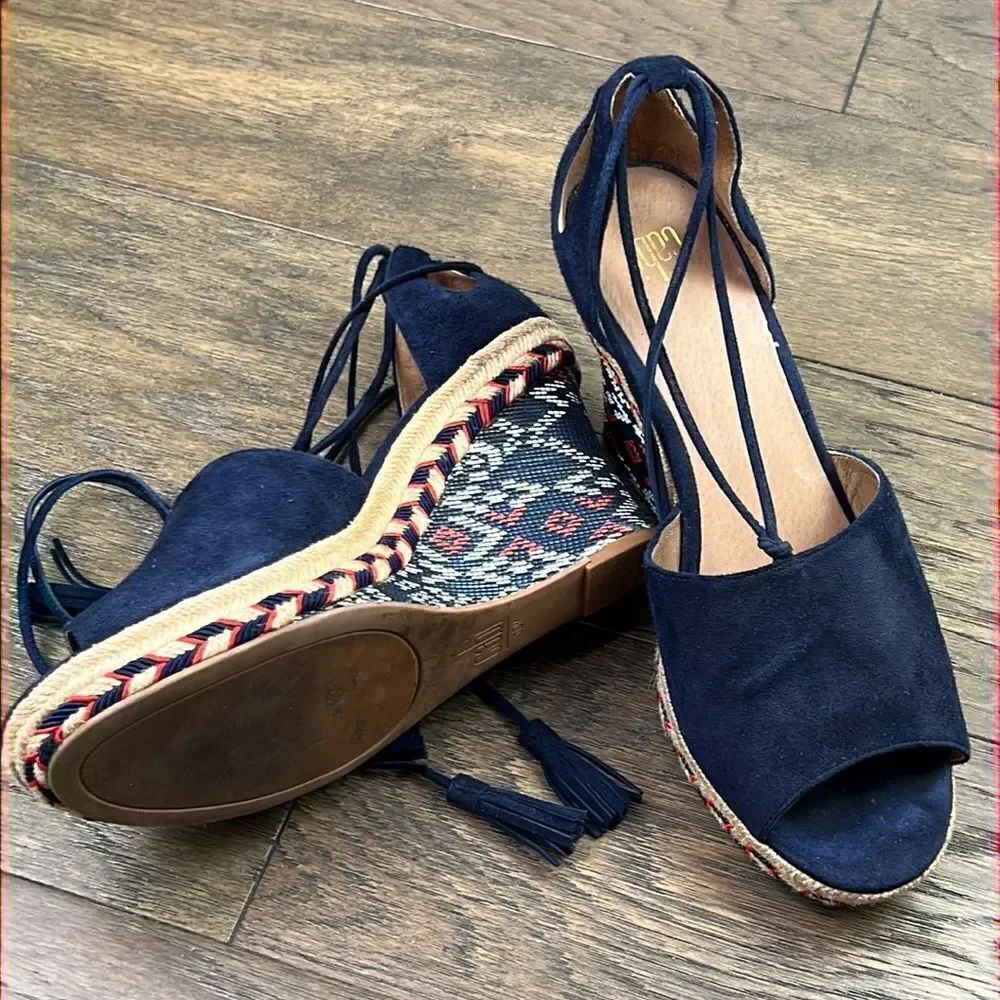 CABI Isla Wedge Navy Suede #6001 Sz 6 EUC